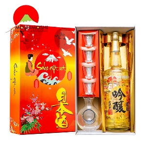 rượu sake vảy vàng Mặt Trời Đỏ