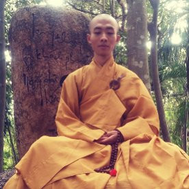 BÌNH TĨNH TRUỚC SỰ KHEN CHÊ