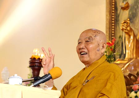 Thiền sư Thích Thanh Từ dạy cách thoát khỏi bể khổ rất đáng đọc!