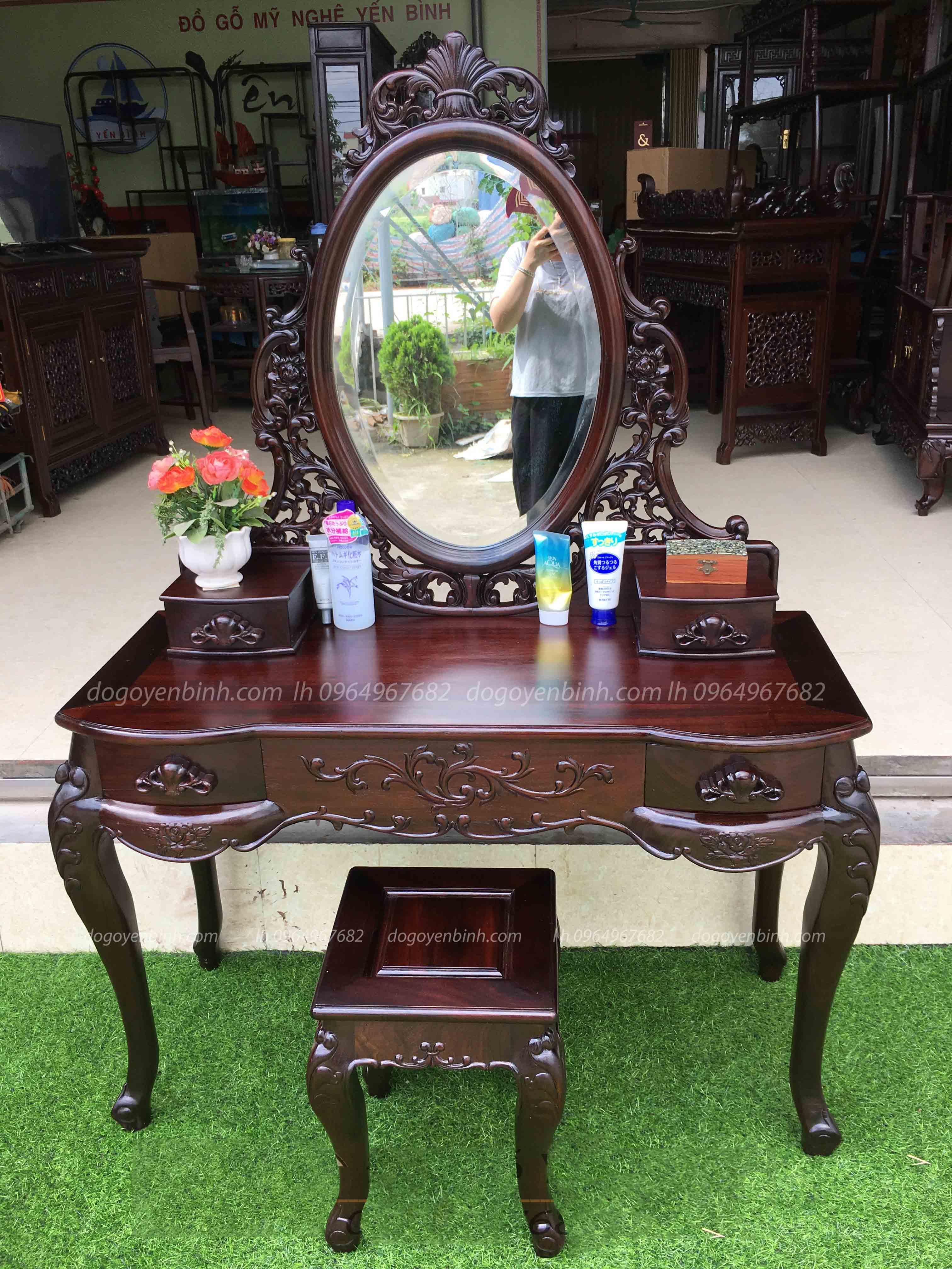 ban-trang-diem-luis-3