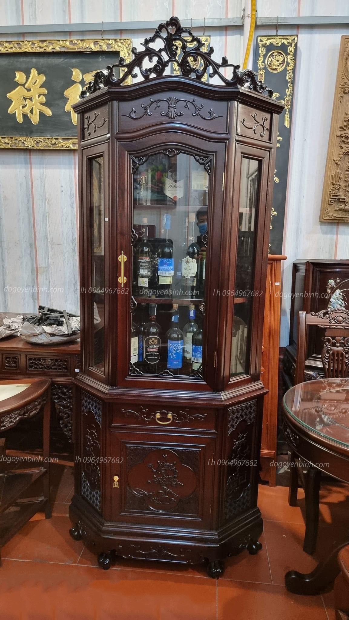 tu-ruou-goc-tu-trung-bay-do-phong-khach-phong-bep-8