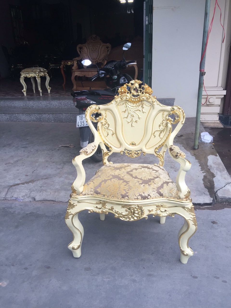 bo-ban-ghe-louis-boc-dem