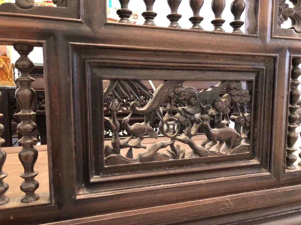 top-3-bo-ban-ghe-dep-tren-thi-truong-3