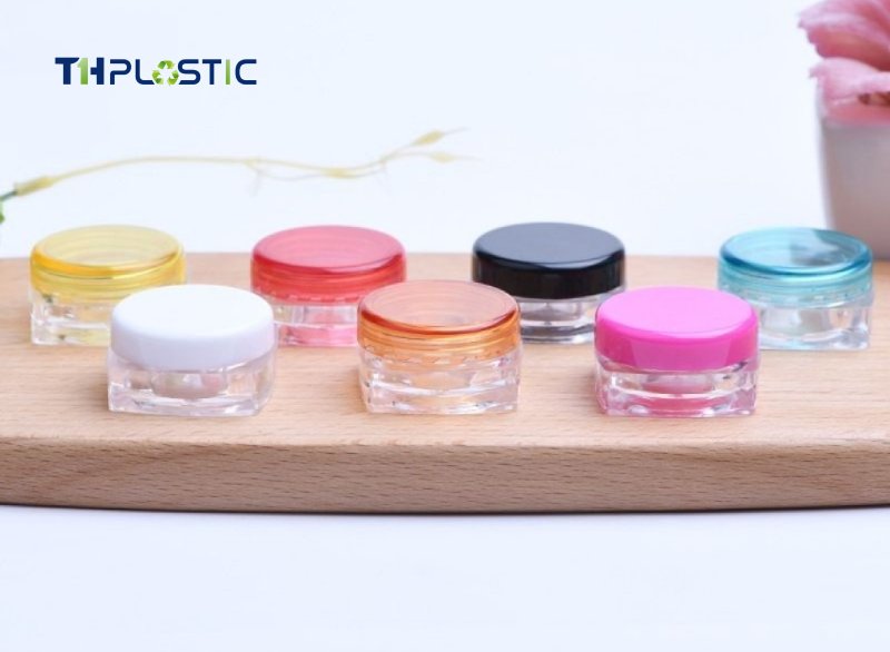 Vì sao hũ nhựa trong suốt được ưa chuộng trong ngành mỹ phẩm?