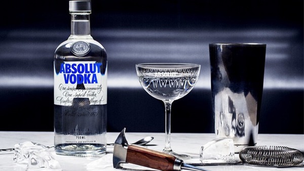 Cách khử mùi hôi do ẩm mốc gây ra trong những ngày ẩm ướt là sử dụng rượu Vodka