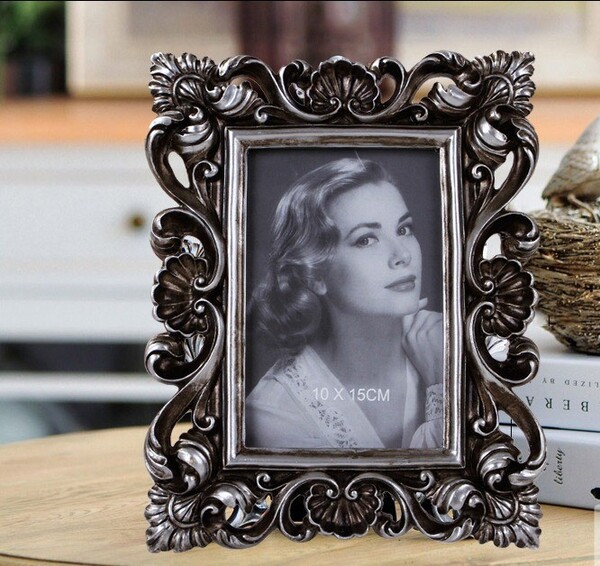 Khung ảnh đẹp để ghép ảnh cổ điển để bàn thiết kế với hoa văn uốn lượn tinh tế