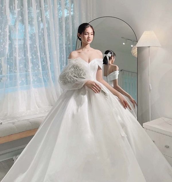 Mẫu ảnh váy cưới theo phong cách Hàn Quốc được nhiều bạn trẻ yêu thích