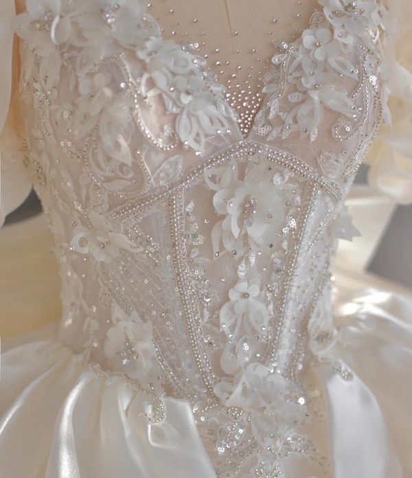 Váy cưới lấp lánh thường mang lại vẻ đẹp sang trọng