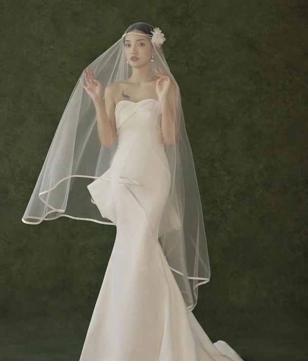 Váy cưới thiết kế đuôi cá thướt tha phù hợp với cô nàng thân hình đồng hồ cát