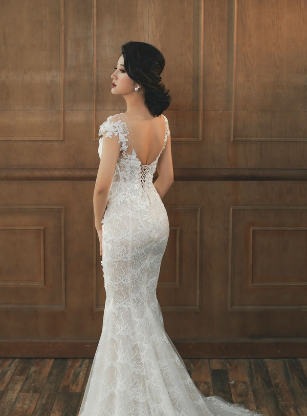 Hình ảnh mẫu ảnh váy cưới đẹp hở lưng dáng ôm gợi cảm