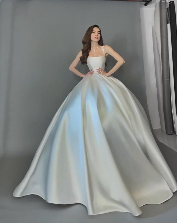 Các kiểu váy cưới hai dây thường có thiết kế gợi cảm