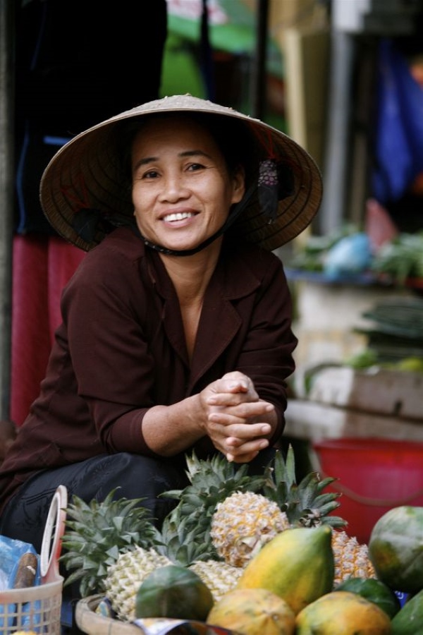 Dù buôn bán vất vả nhưng nụ cười vẫn luôn nở trên môi