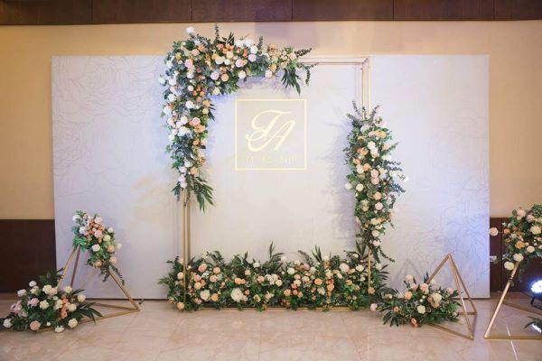 Wedding background hình nền ảnh cưới là thuật ngữ mô tả phông nền được trang trí ở các sảnh tiệc cưới