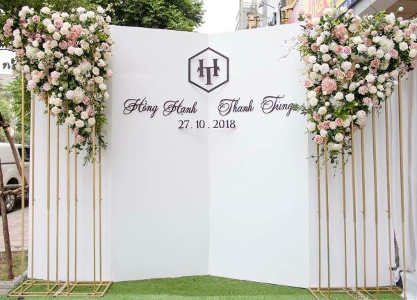 Background cưới in bạt Hiflex đơn giản, tiết kiệm