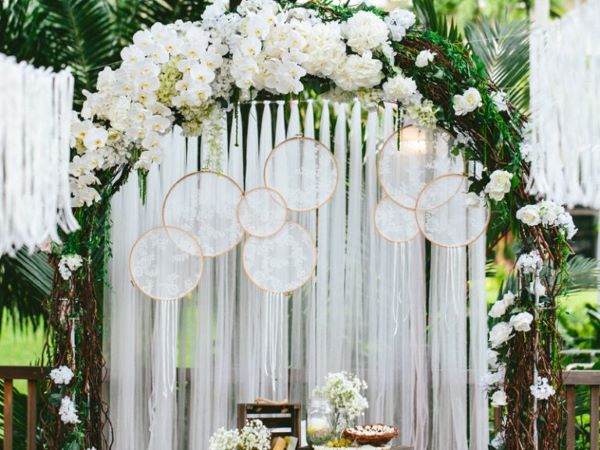 Background cưới sử dụng ruy băng độc lạ