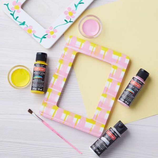 Mẫu khung ảnh bằng bìa cứng sơn màu acrylic