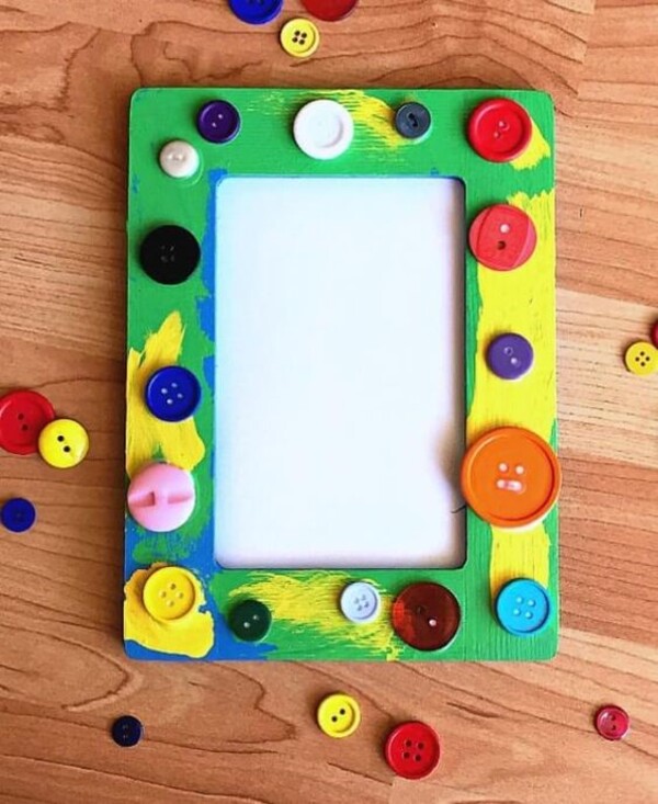 Mẫu khung ảnh bằng bìa cứng trang trí nút áo