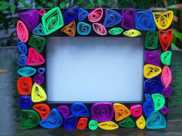 Mẫu khung ảnh bằng bìa cứng trang trí cuộn giấy sáng tạo