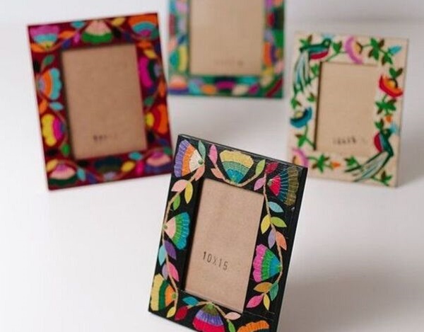 Mẫu khung ảnh bằng bìa cứng với họa tiết hoa lá đầy màu sắc
