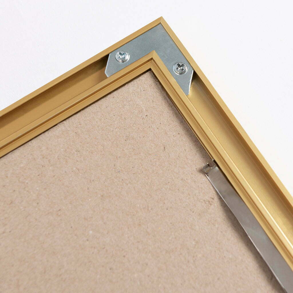 Cần chuẩn bị một số dụng cụ cần thiết khi lắp khung ảnh để bàn