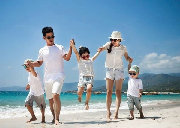 Chụp ảnh gia đình 5 người theo chuyển động