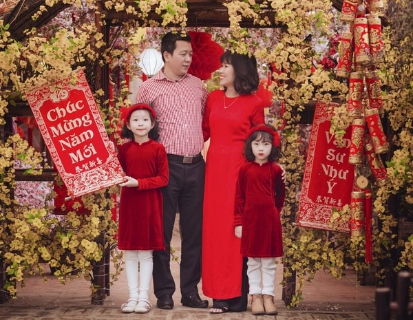 Concept chụp ảnh bên những cây hoa nở rộ mang đến vẻ đẹp tươi mới và đầy sức sống