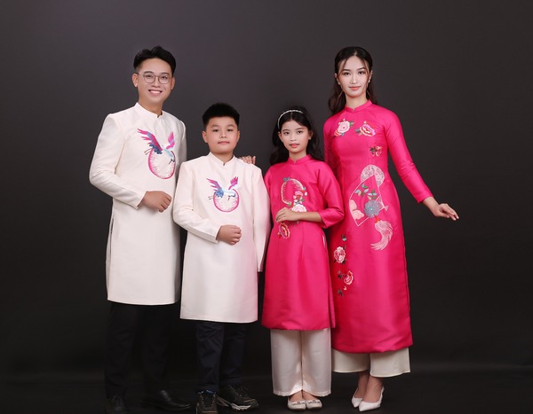 Concept Tết đồng phục gia đình đang rất được ưa chuộng nhờ sự hài hoà về màu sắc