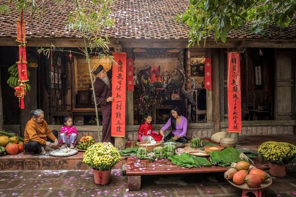 Concept cùng nhau chuẩn bị món ăn truyền thống sẽ tạo nên bức tranh ấm áp của gia đình