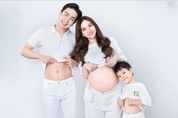 Concept chụp ảnh bầu gia đình