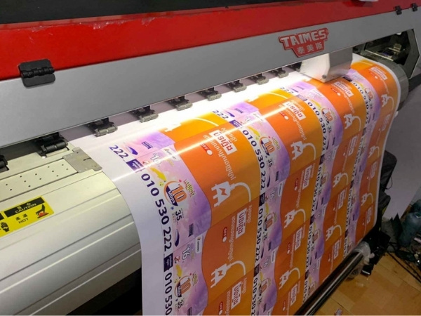 Giấy decal có khả năng bám mực tốt, tương thích với hầu hết các dòng máy in