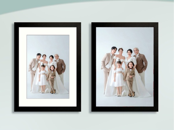 Khung ảnh gia đình viền đen