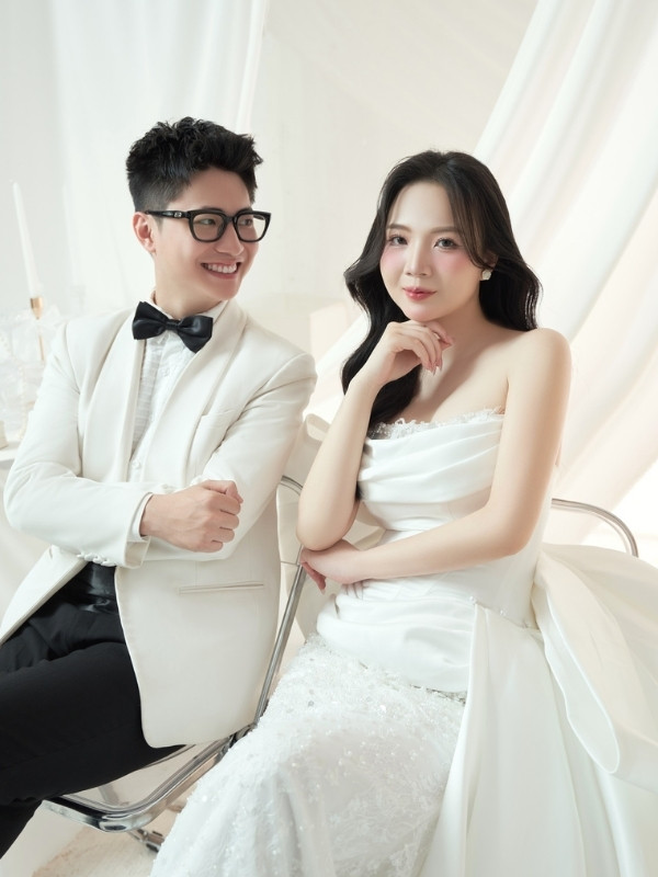 Phông nền ảnh cưới Hàn Quốc màu pastel dễ dàng phối hợp với nhiều kiểu trang phục và makeup