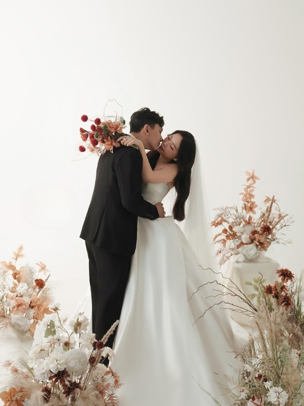 Nụ hôn ngọt ngào là khoảnh khắc lãng mạn không thể thiếu trong album cưới