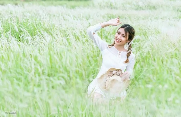 Tạo dáng chụp ảnh ngoại cảnh cho nữ