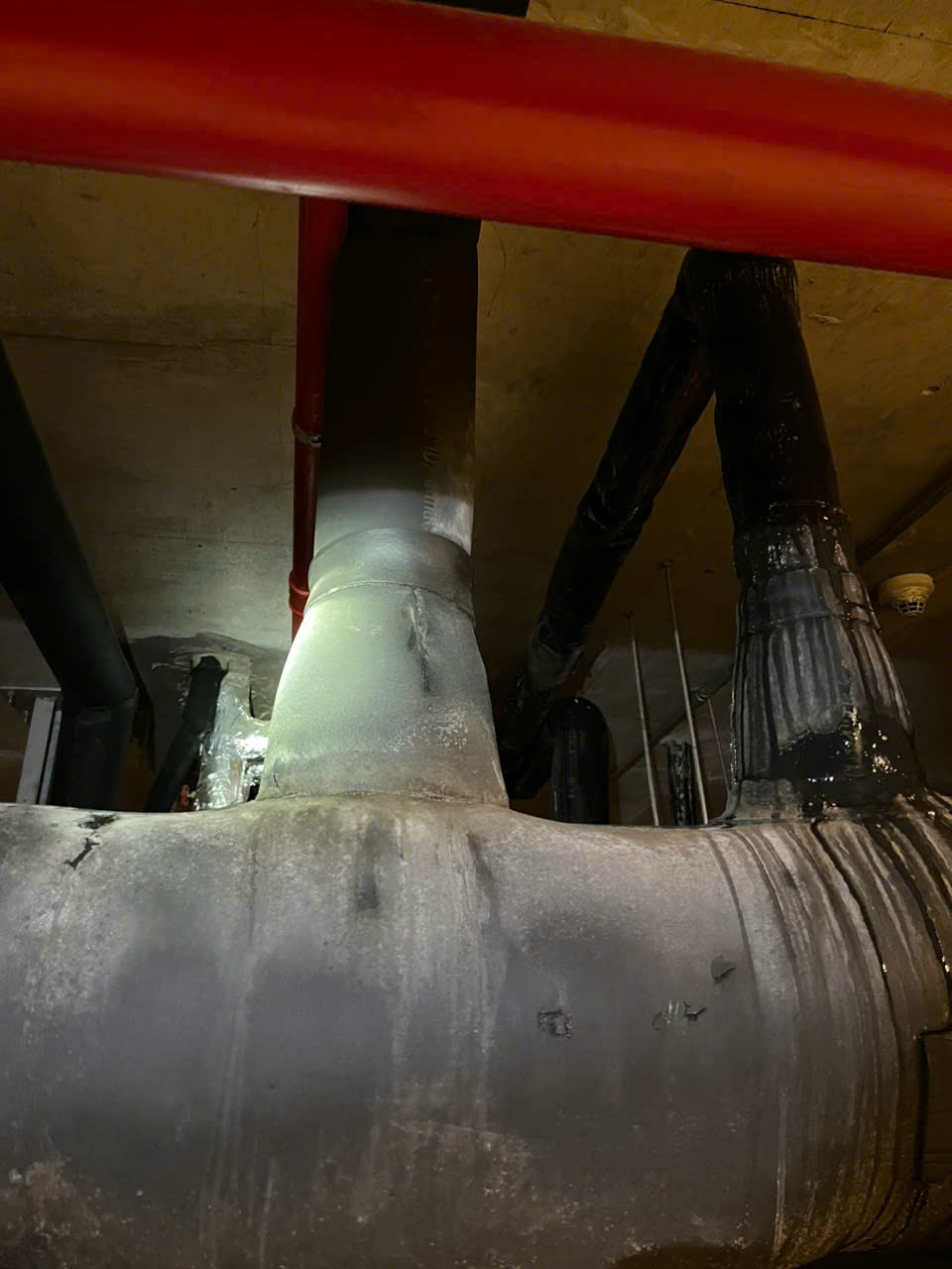 Ống bảo ôn hệ lạnh chiller xuống cấp