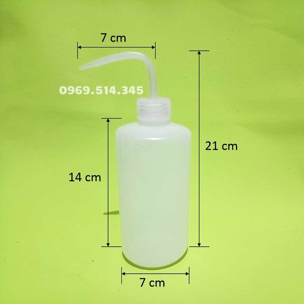 Bình tia nhựa được sản xuất với chất liệu  là nhựa PE, LDPE với kích thước nhỏ gọn, tiện lợi