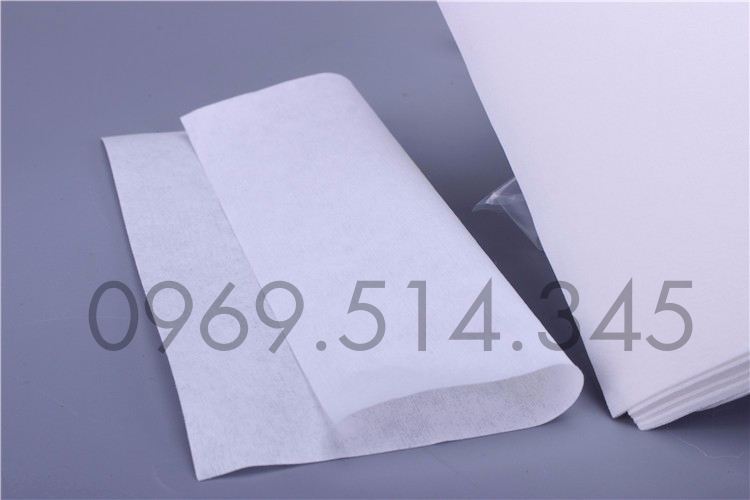 Giấy lau 0606 được cấu tạo từ cellulose và polyester