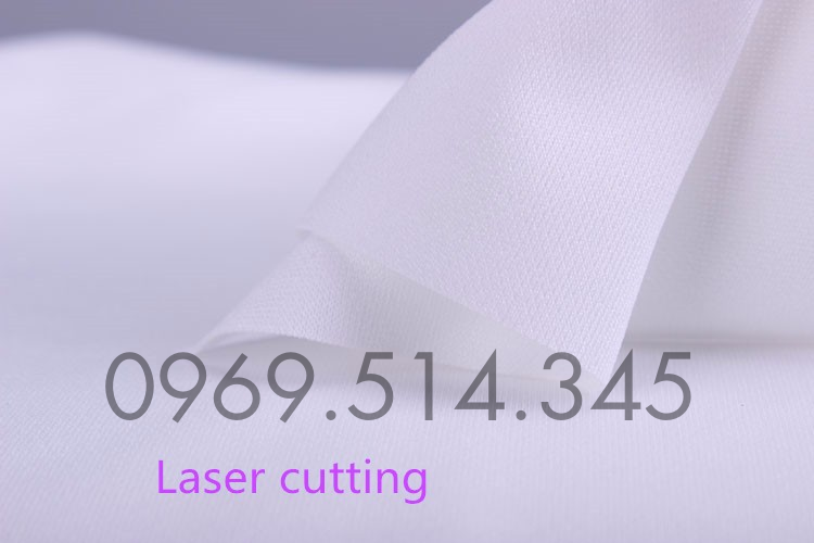 Khăn lau được cắt bằng máy laser 4 cạnh giúp vải lau không để lại xơ vải