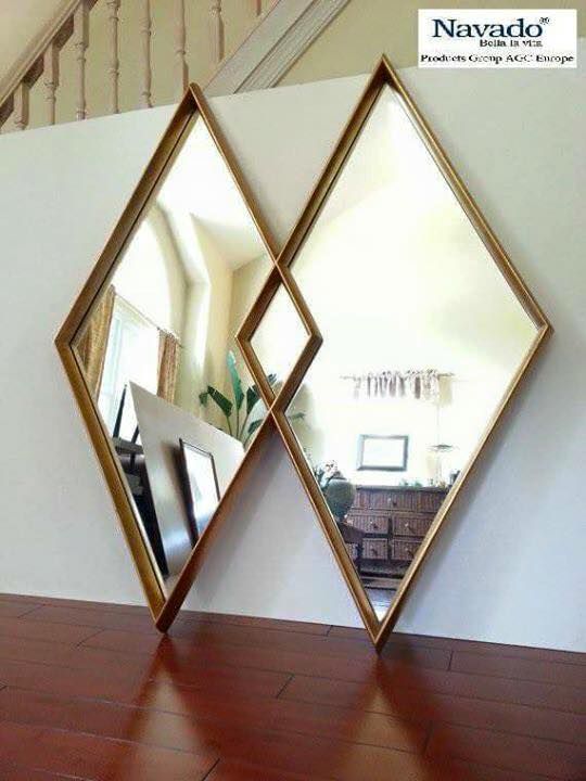 guong-trang-tri-tuong-caro-