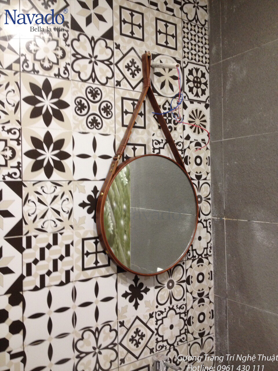 Những mẫu gương tròn dây da hot nhất 2018