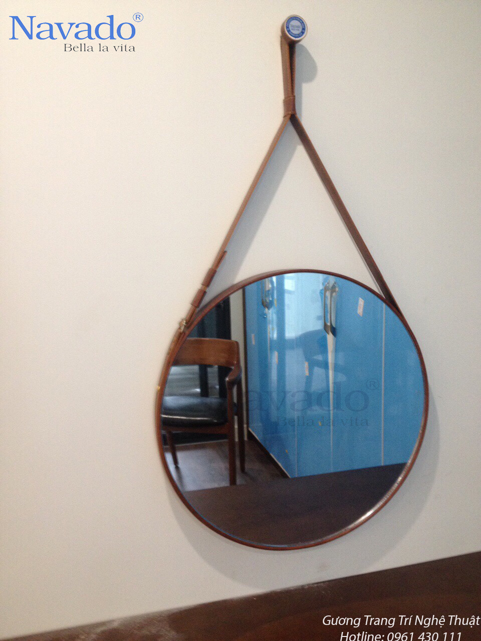 Gương treo dây da cho bàn trang điểm