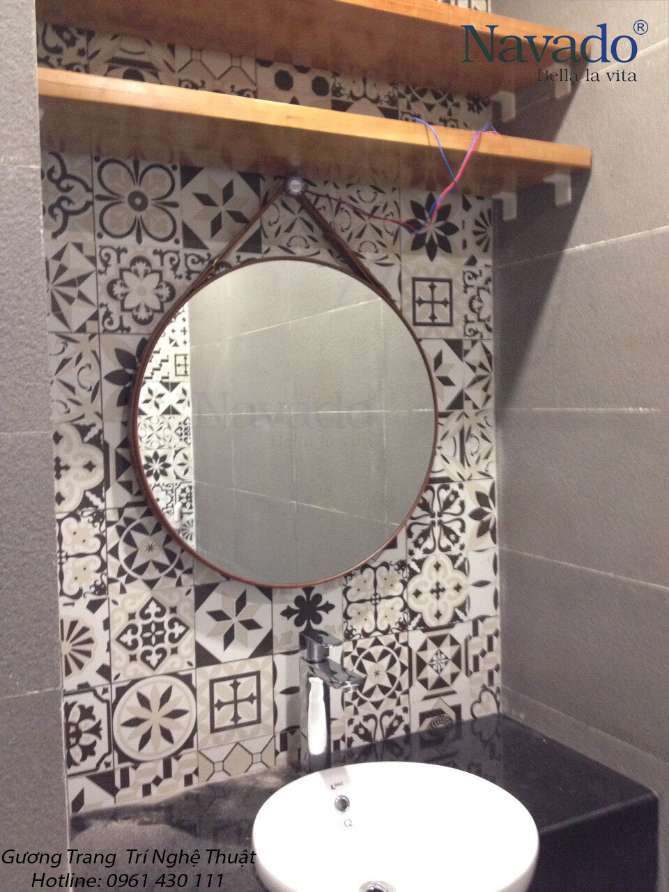 gương tròn dây da cho phòng tắm