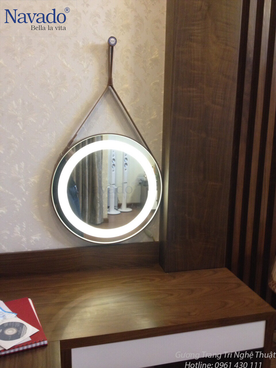 Gương dây da đen led - Vẻ đẹp lung linh và thu hút