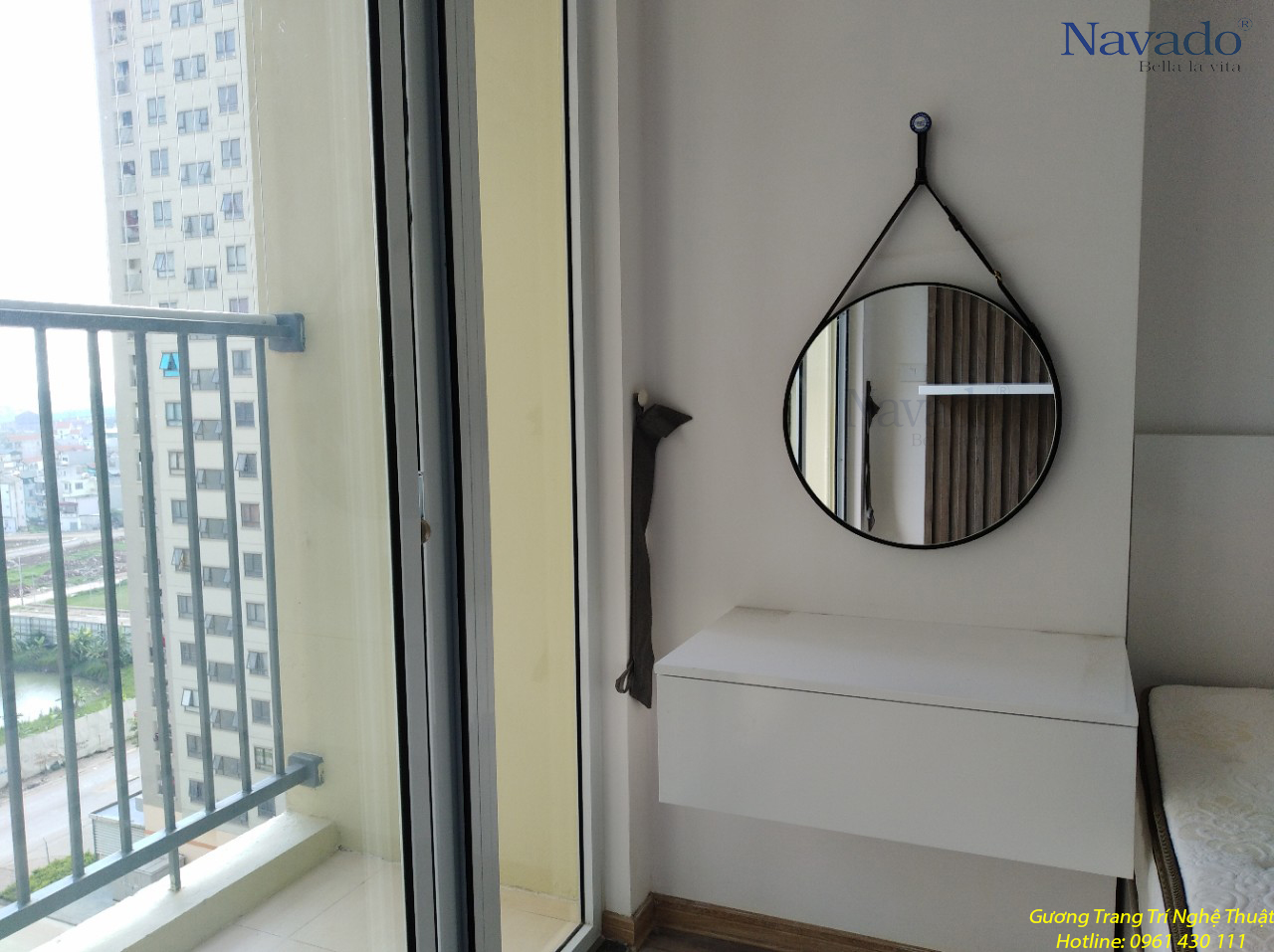 Gương tròn dây da cho ngôi nhà thêm xinh