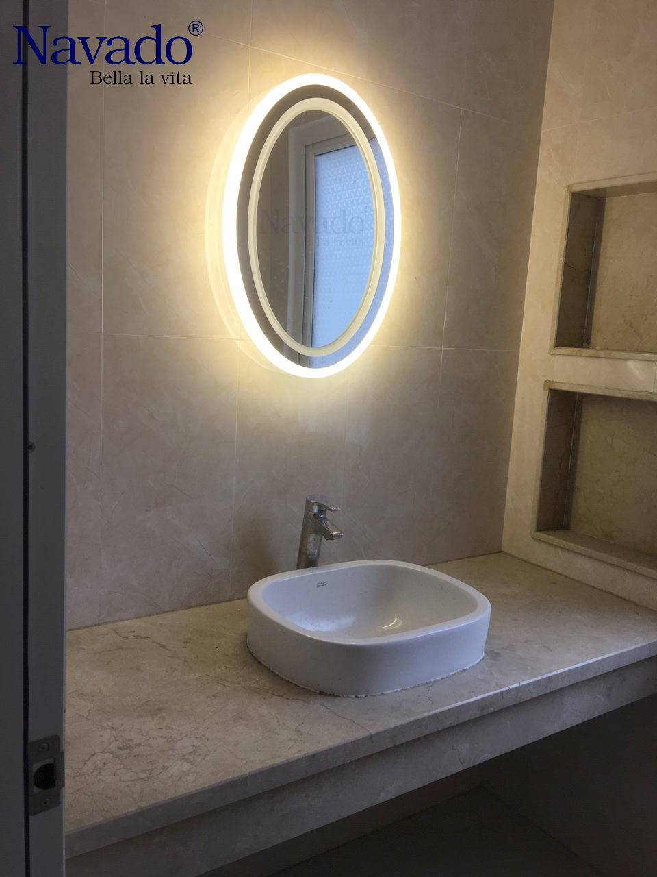 Các mẫu gương gắn đèn led cho phòng tắm