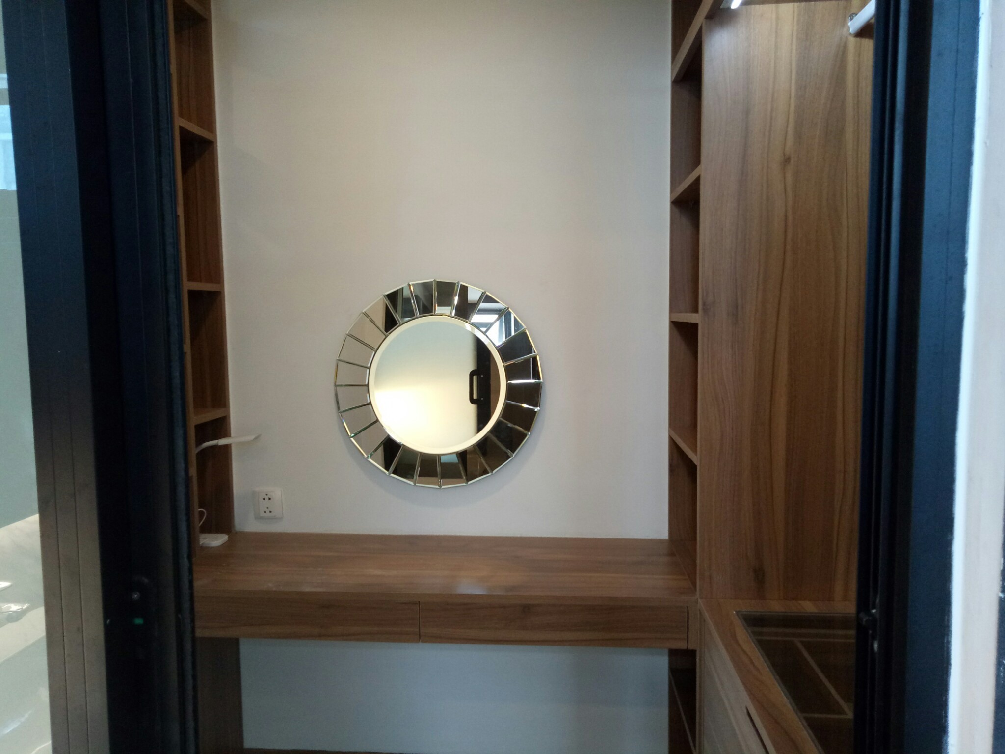 Gương trang trí hòa bình