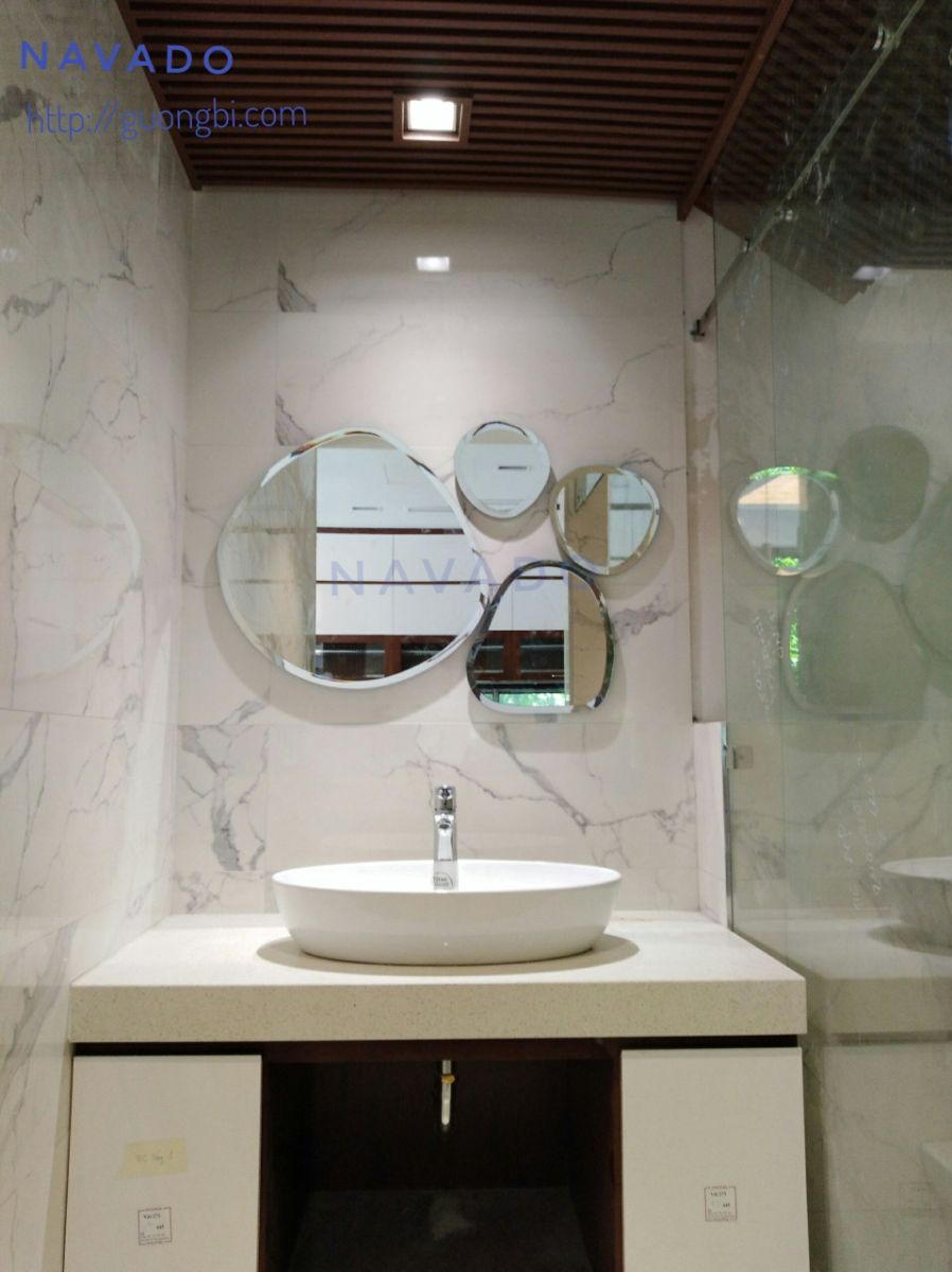 Gương phòng tắm treo tường nghệ thuật