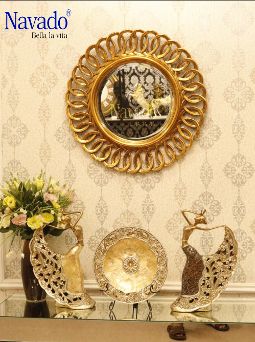 Gương trang trí phòng khách treo tường ấn tượng