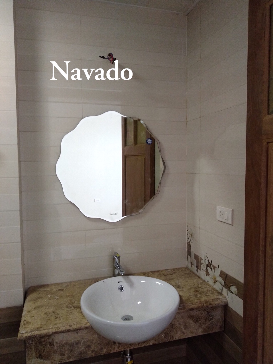 guong-treo-phong-tam-NAV-543C