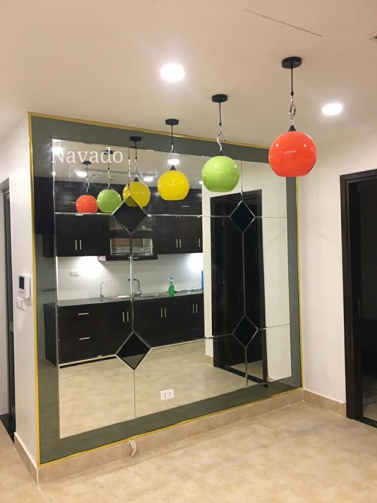 Gương treo tường trang trí phòng khách